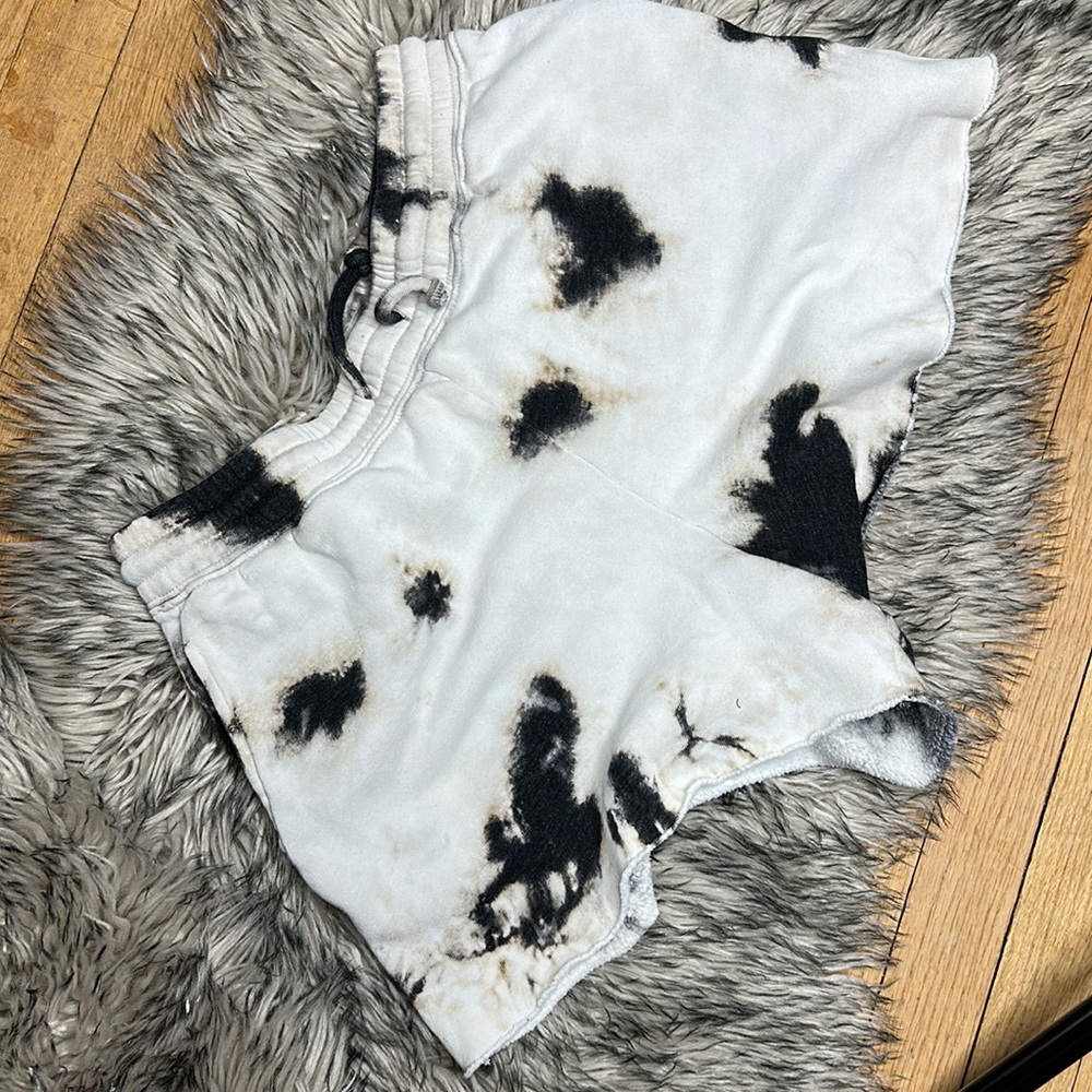 Woman’s small lounge set.